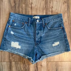 Madewell Relaxed Denim Shorts in Homecrest Wash: Ripped Edition